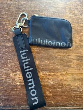 EUC Lululemon never lost keychain and wristlet pouch wallet